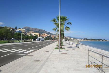 Ferienwohnung Ambra Di Mare SantʼAgata di Militello Exterior foto