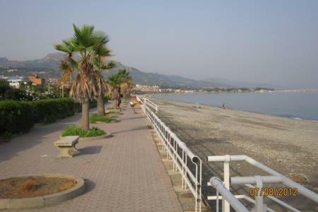 Ferienwohnung Ambra Di Mare SantʼAgata di Militello Exterior foto